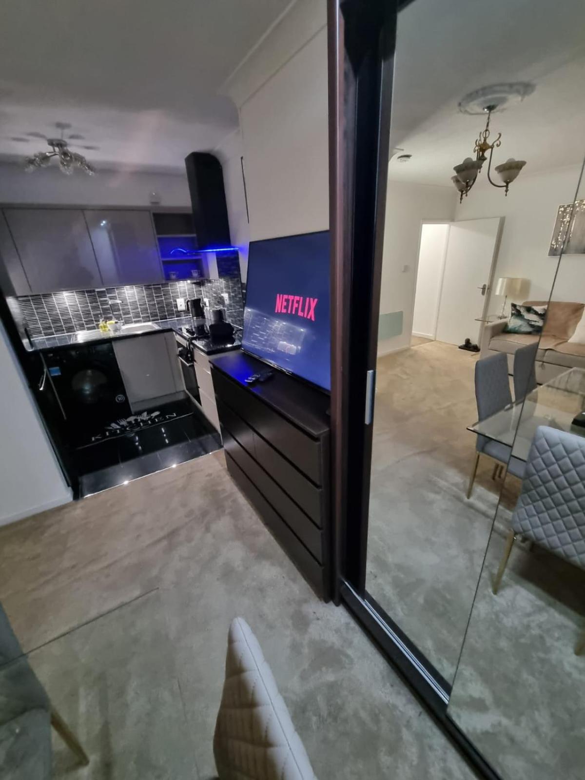 Stylish London Apartment & Free Parking Exterior photo